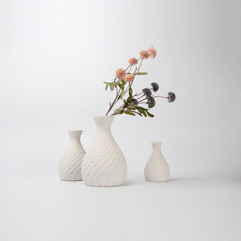 How can a 3D printed flower vase balance artistry and practicality?